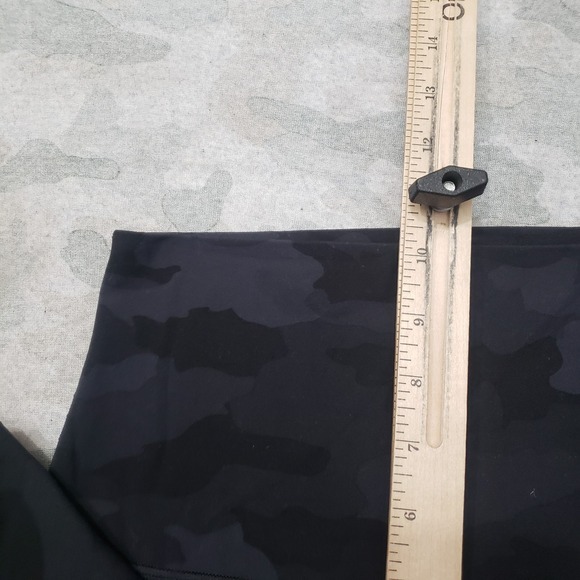 Lululemon Shorts Womens 6 Gray Camo Bike Pull On Gym Fitness Yoga - Picture 3 of 8